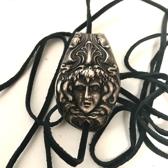 Black and Silver Gothic Bracelet with Ornate Centerpiece - Picture 6 of 9